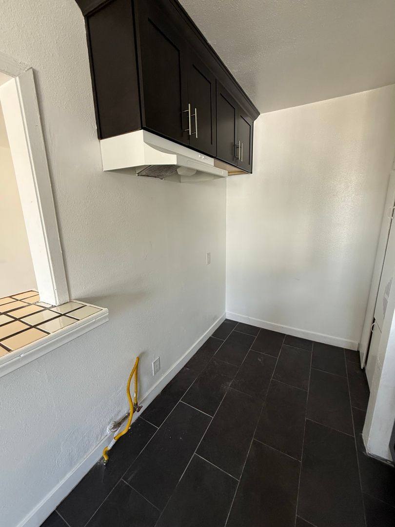 Apartment for rent at 10705 S Figueroa St, Los Angeles, CA 90061