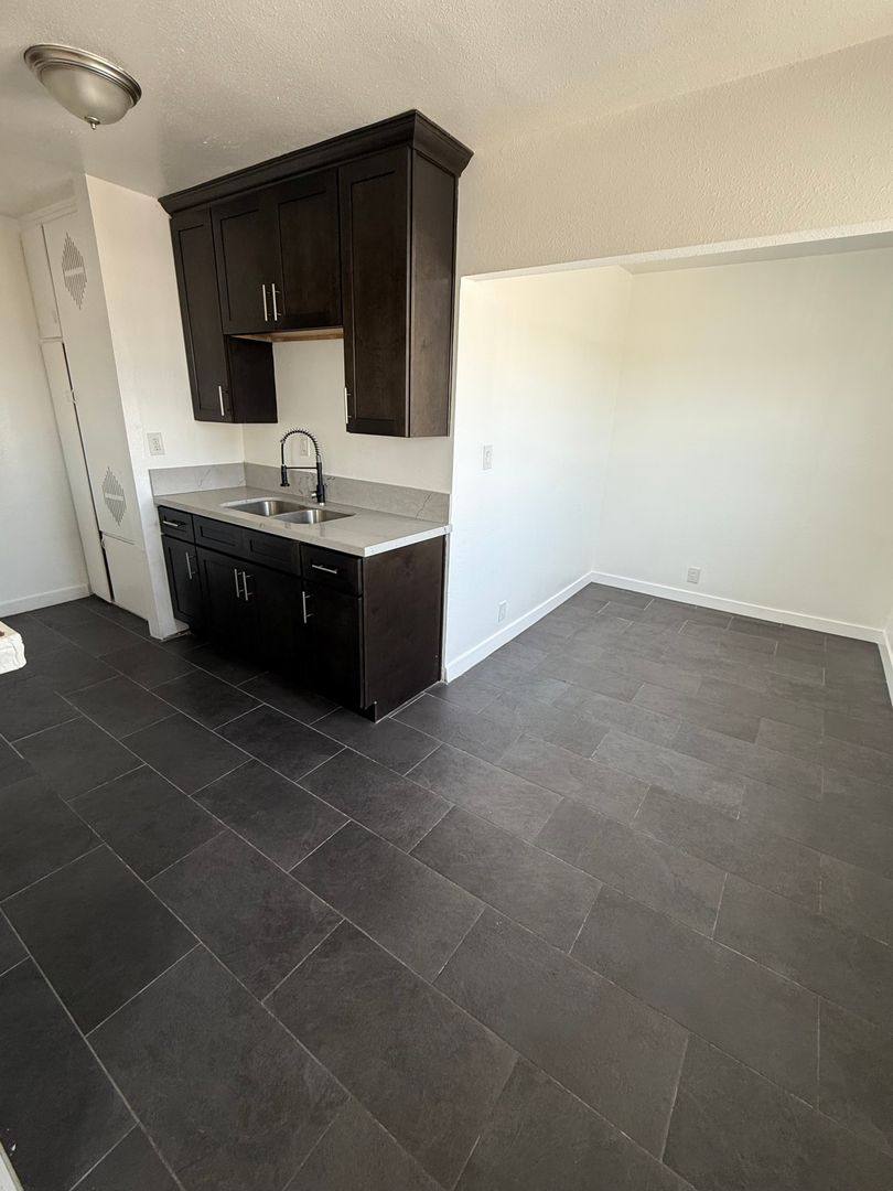 Apartment for rent at 10705 S Figueroa St, Los Angeles, CA 90061