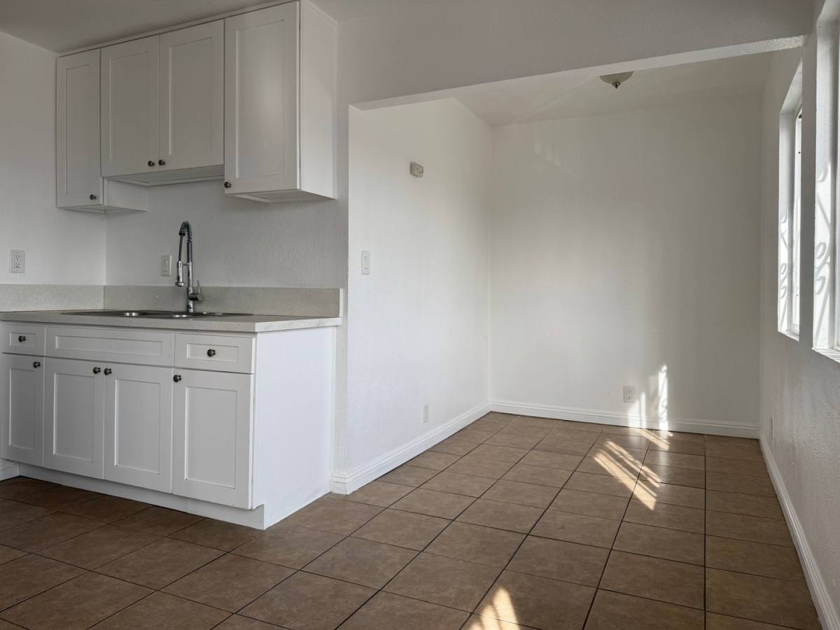 Apartment for rent at 10705 S Figueroa St, Los Angeles, CA 90061