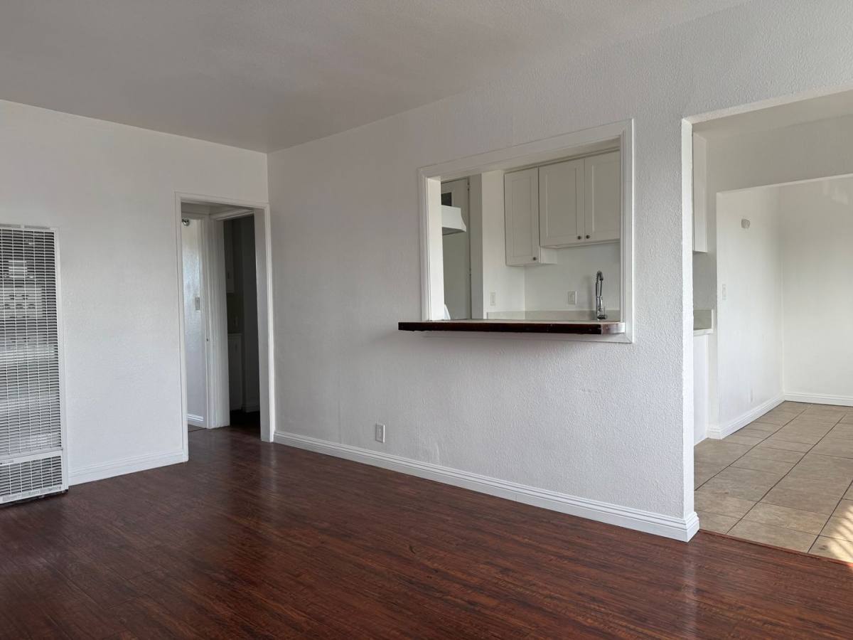 Apartment for rent at 10705 S Figueroa St, Los Angeles, CA 90061