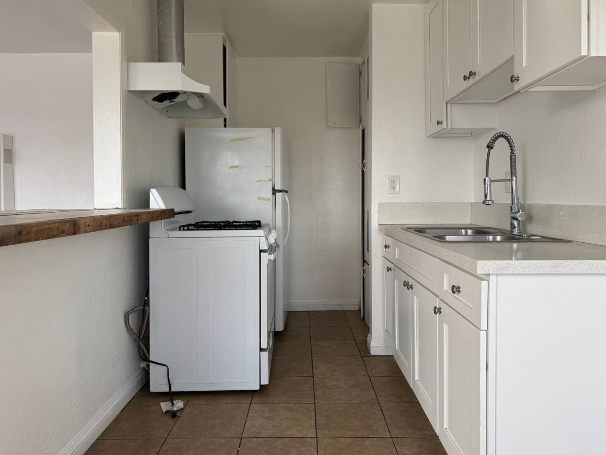 Apartment for rent at 10705 S Figueroa St, Los Angeles, CA 90061