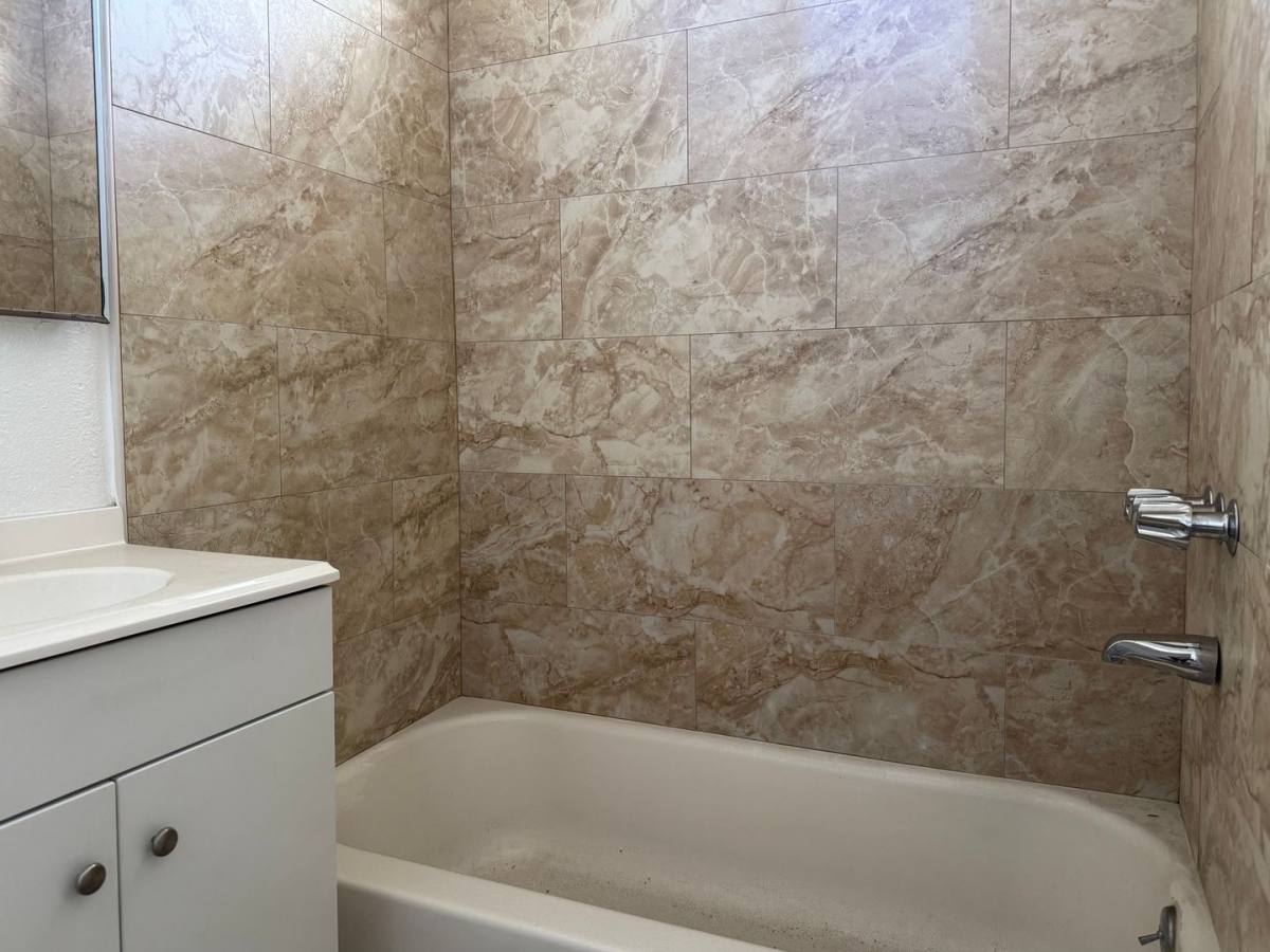 Apartment for rent at 10705 S Figueroa St, Los Angeles, CA 90061