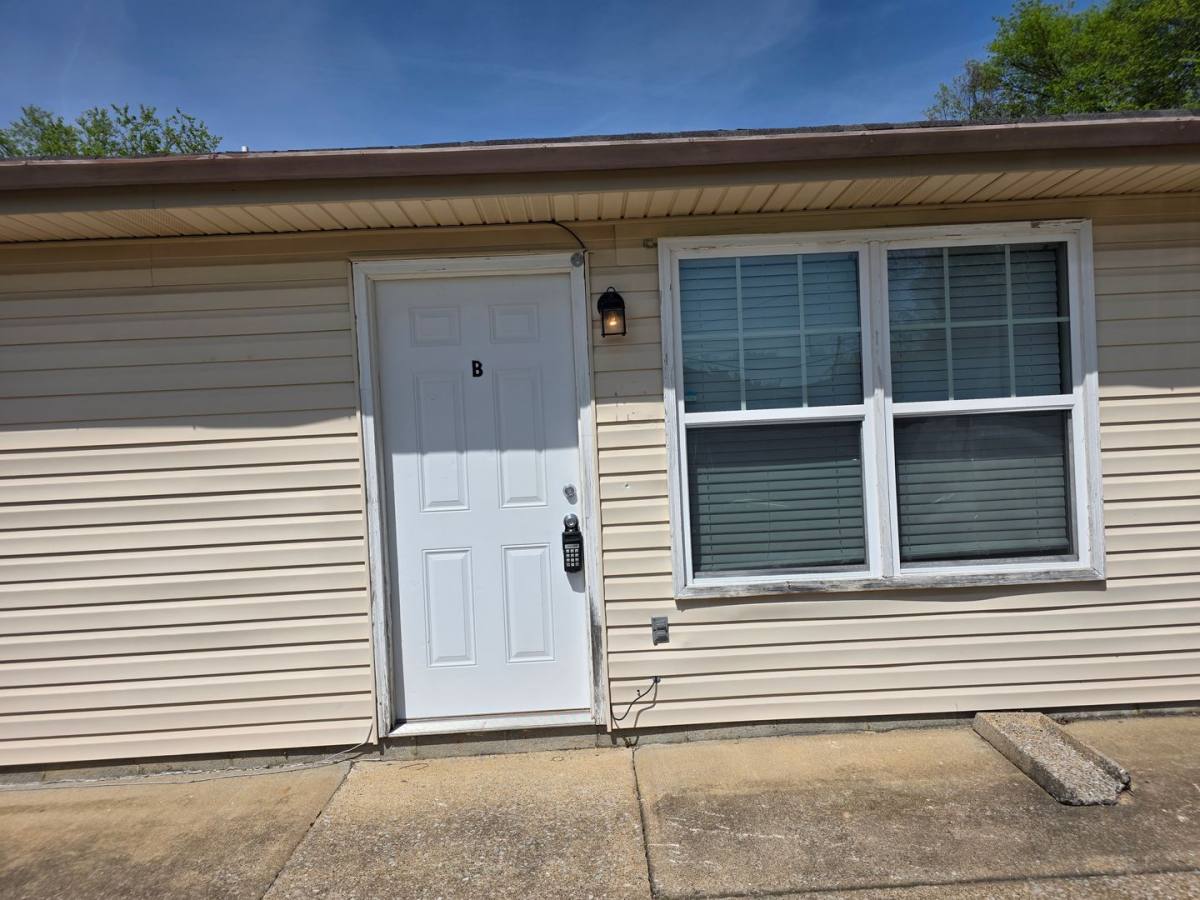 Apartment for rent at 203 Beech St, Clarksville, TN 37042