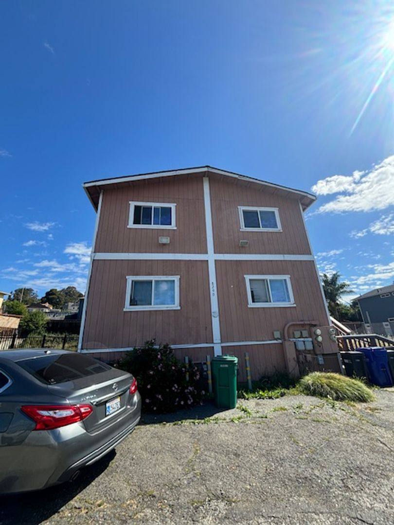 Apartment for rent at 8290 Macarthur Blvd, Oakland, CA 94605