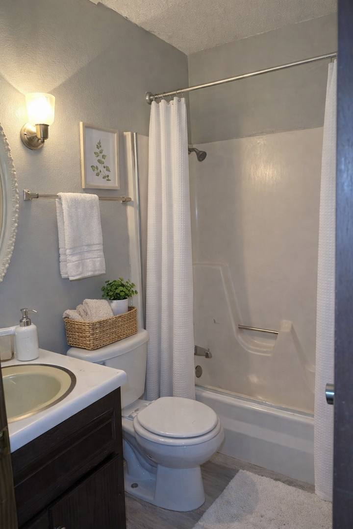 Apartment for rent at 1211 Langley Rd, Waterloo, IA 50702
