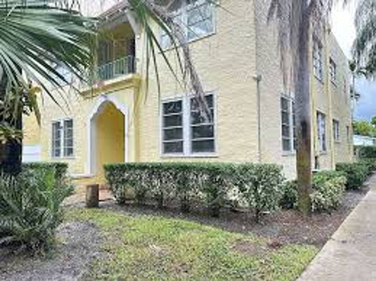 Apartment for rent at 1852 - 1856 Washington St, Hollywood, FL 33020