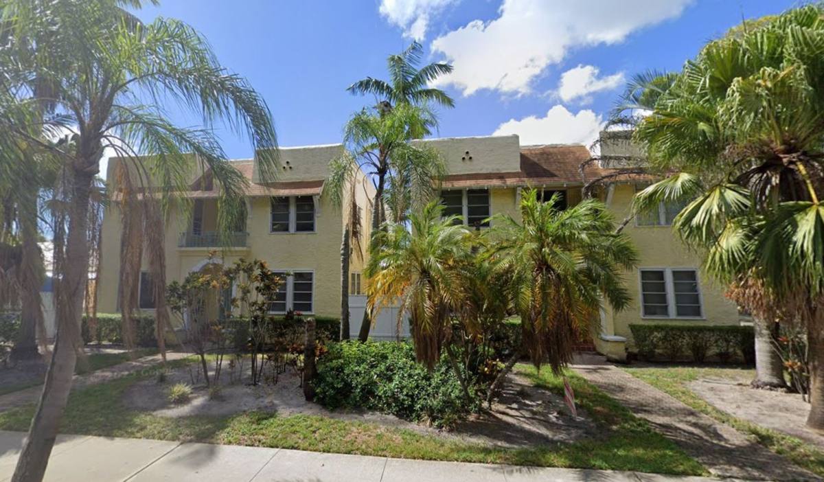 Apartment for rent at 1852 - 1856 Washington St, Hollywood, FL 33020