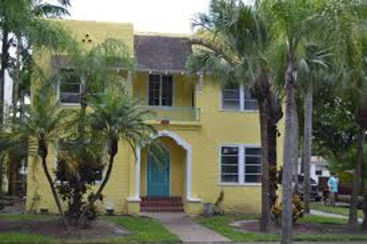 Apartment for rent at 1852 - 1856 Washington St, Hollywood, FL 33020