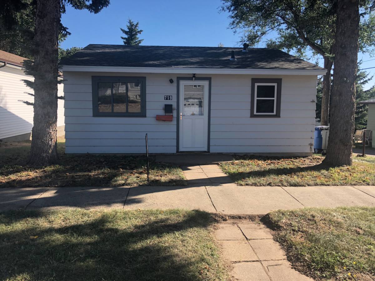 House for rent at 719 3rd St W, Dickinson, ND 58601