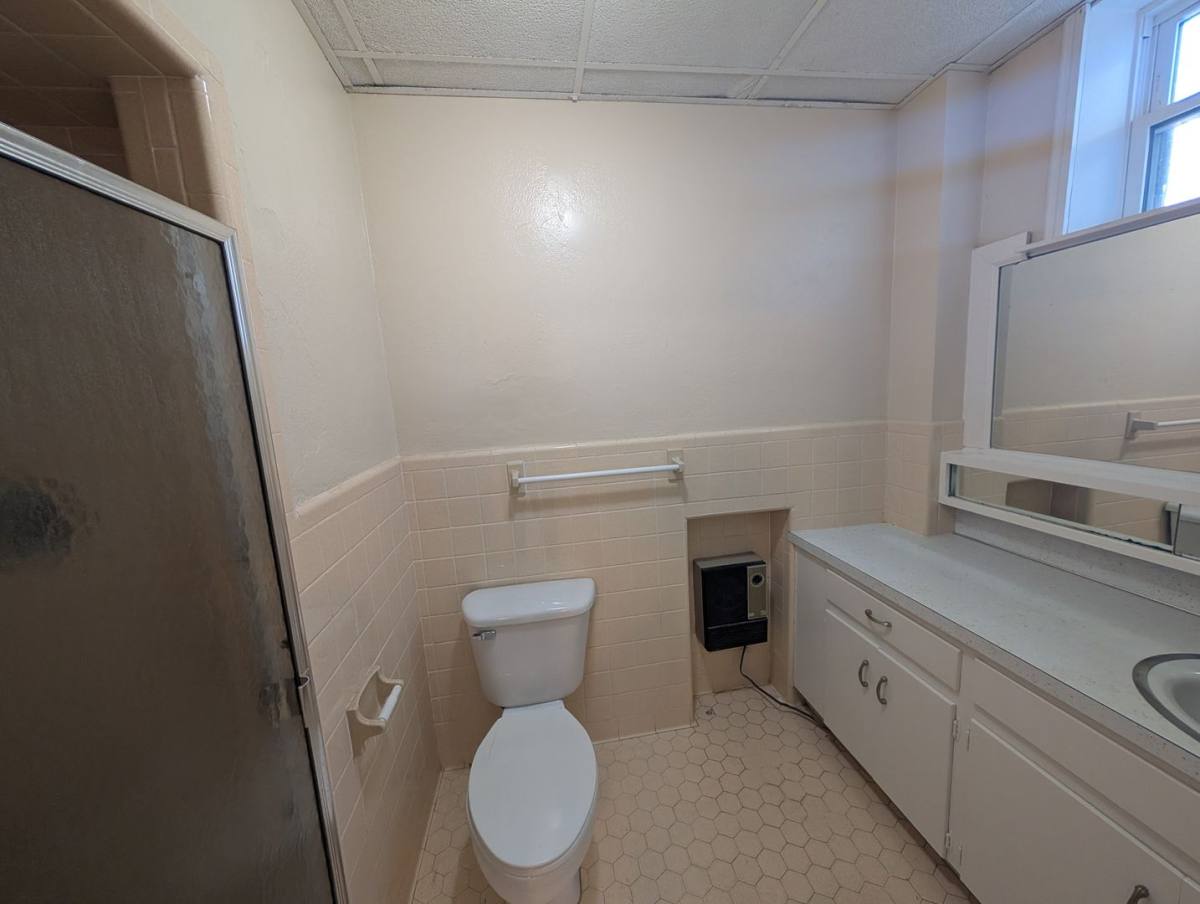 Apartment for rent at 1525 E 9th St, Anniston, AL 36207