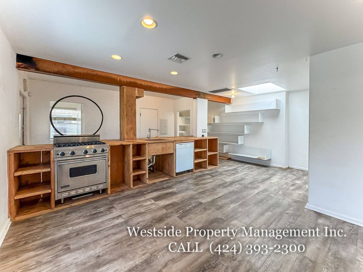 House for rent at 7381 Beverly Blvd, Los Angeles, CA 90036