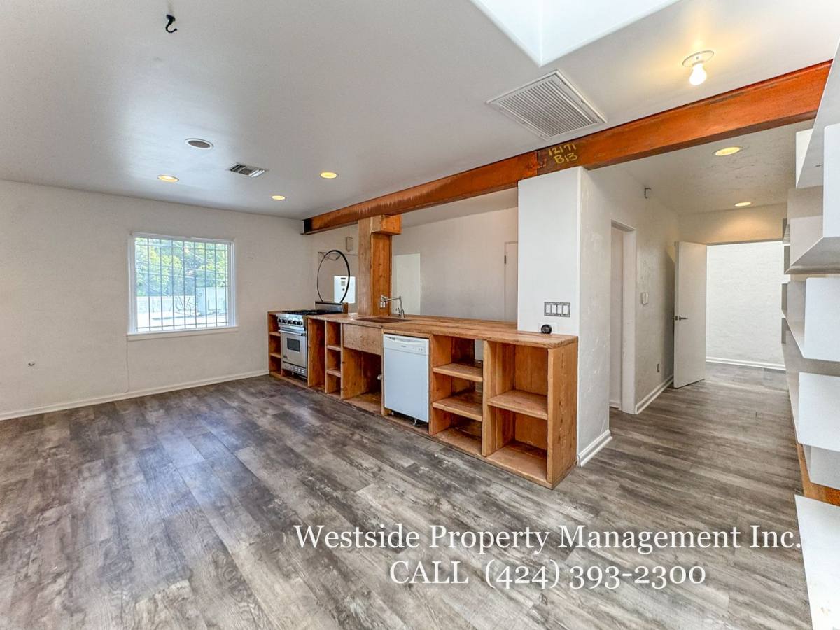 House for rent at 7381 Beverly Blvd, Los Angeles, CA 90036