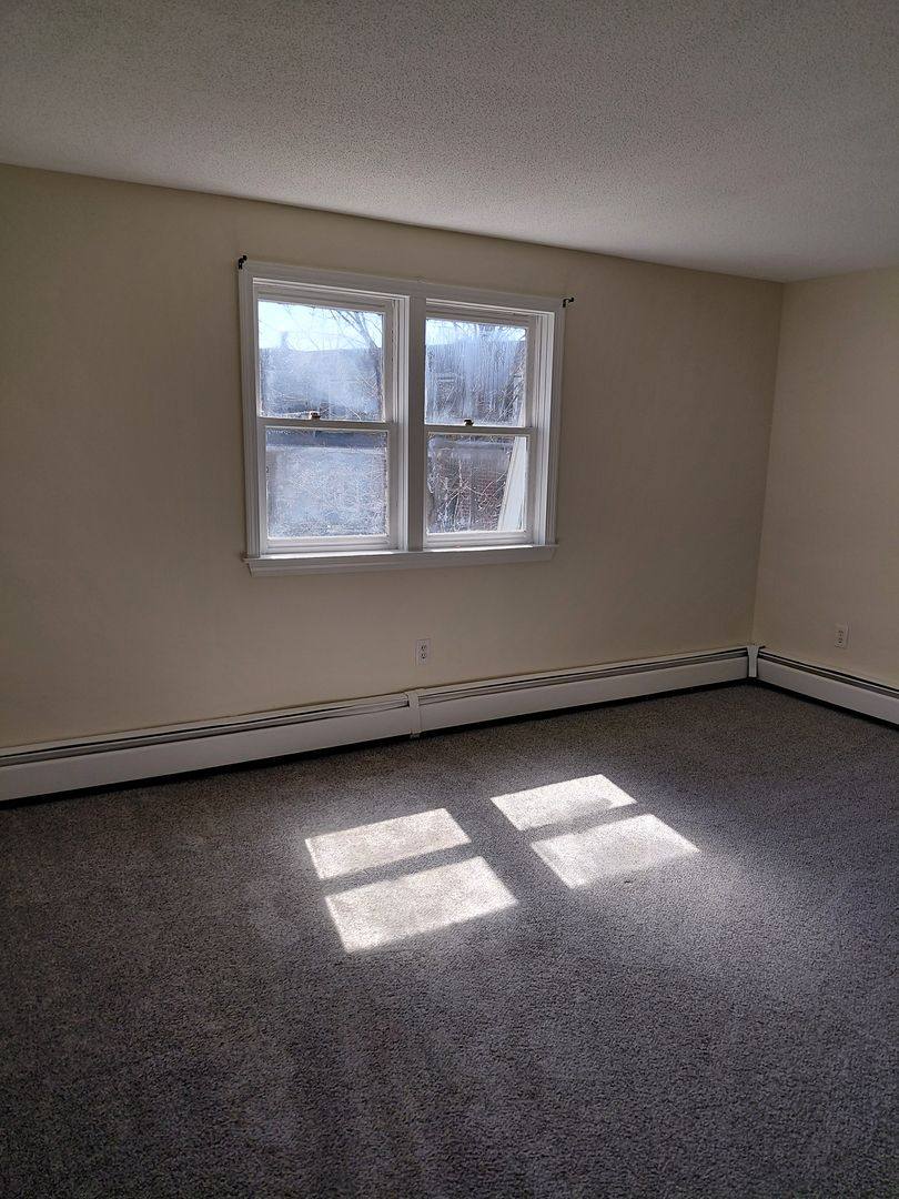 Apartment for rent at 4 Knightsbridge Dr, Nashua, NH 03063