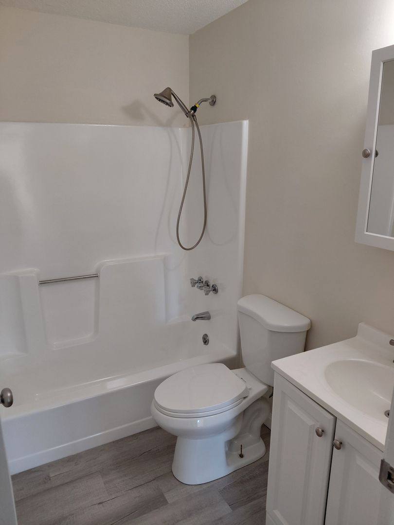 Apartment for rent at 4 Knightsbridge Dr, Nashua, NH 03063