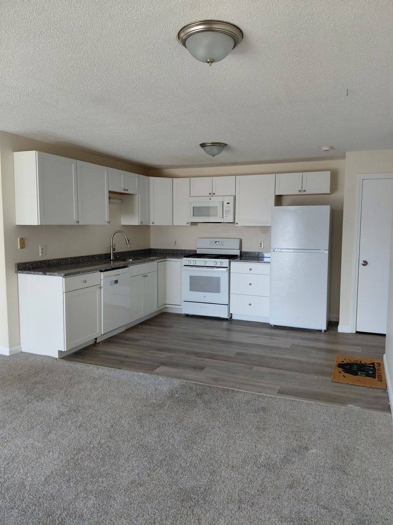 Apartment for rent at 4 Knightsbridge Dr, Nashua, NH 03063