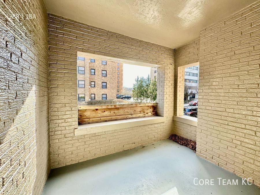 Condo for rent at 710 W 48th St #102, Kansas City, MO 64111