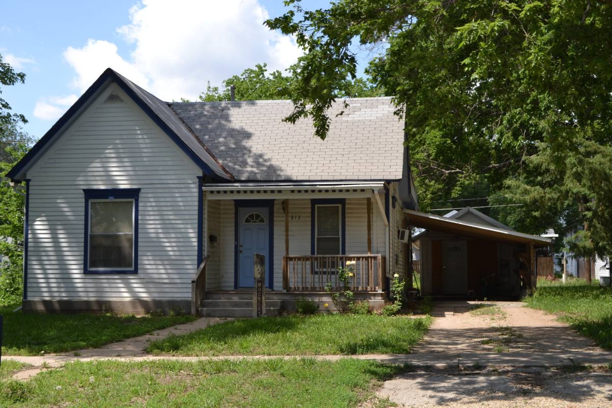 House for rent at 813 Lincoln Ave, Clay Center, KS 67432