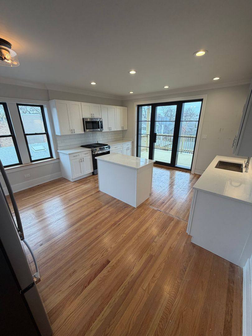 Apartment for rent at 4884-86 N Hermitage, Chicago, IL 60640