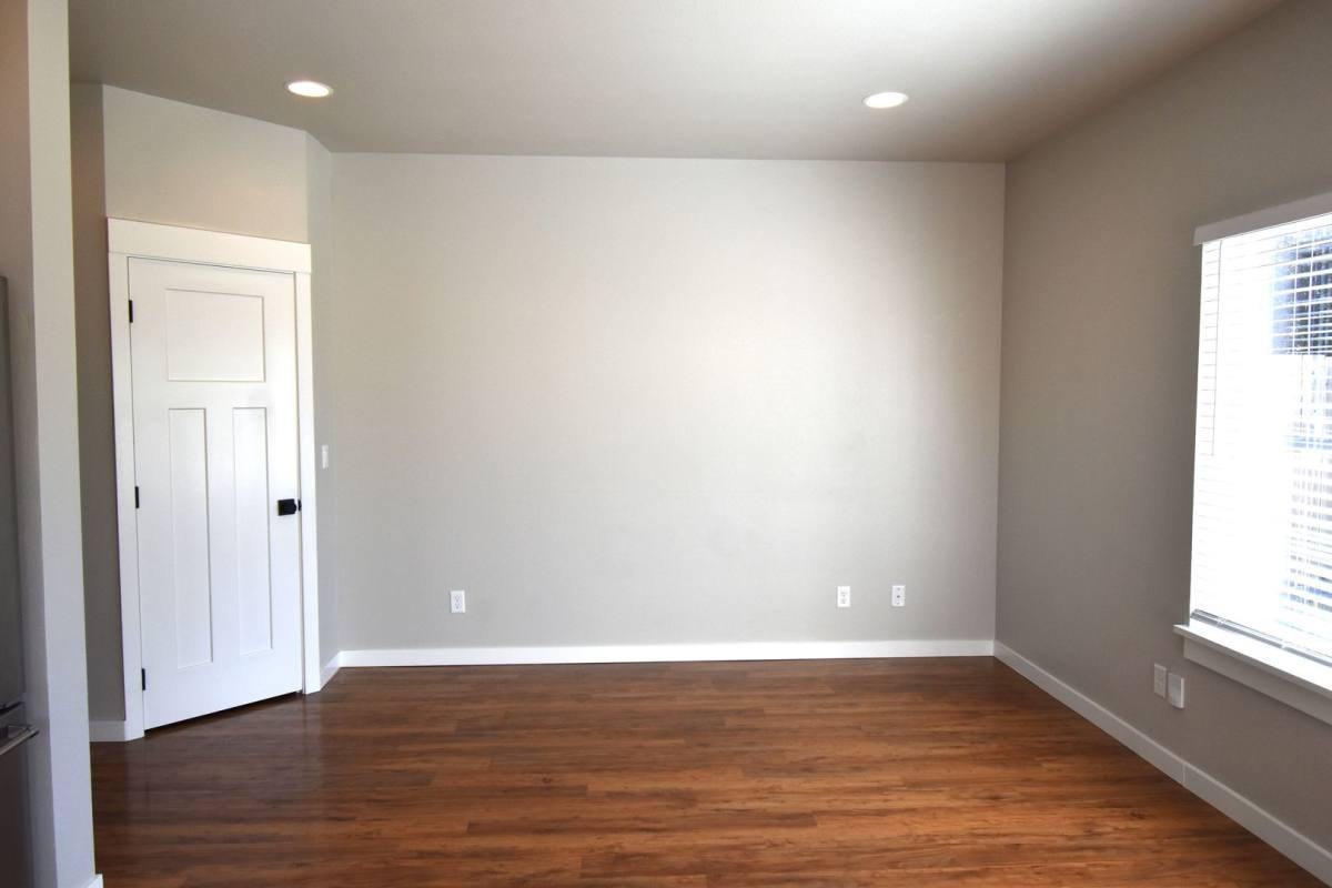 Apartment for rent at 556-558 Harrison St, Lebanon, OR 97355
