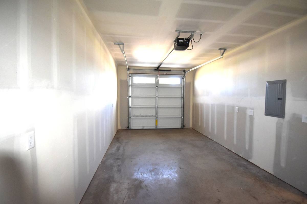 Apartment for rent at 556-558 Harrison St, Lebanon, OR 97355