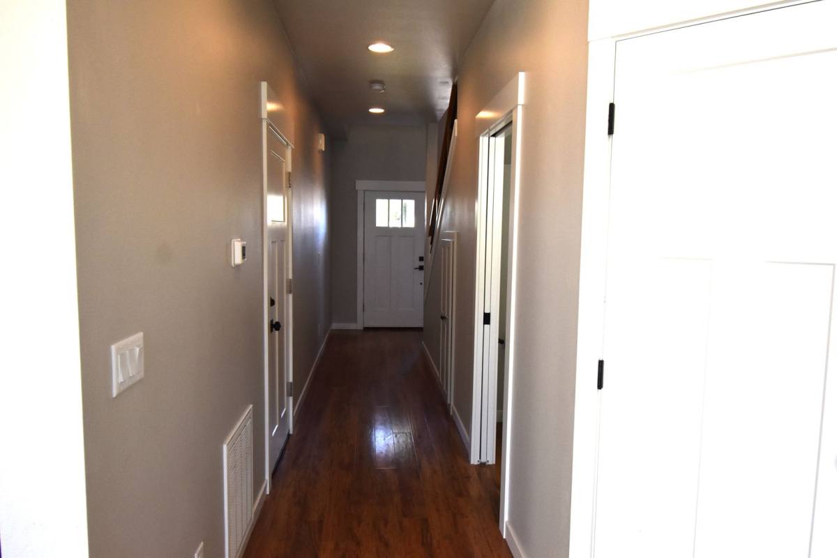 Apartment for rent at 556-558 Harrison St, Lebanon, OR 97355