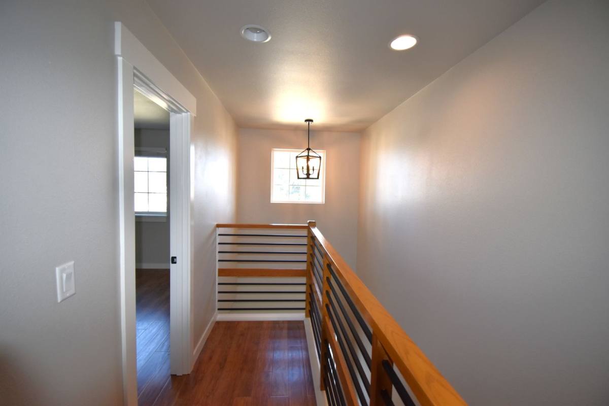Apartment for rent at 556-558 Harrison St, Lebanon, OR 97355