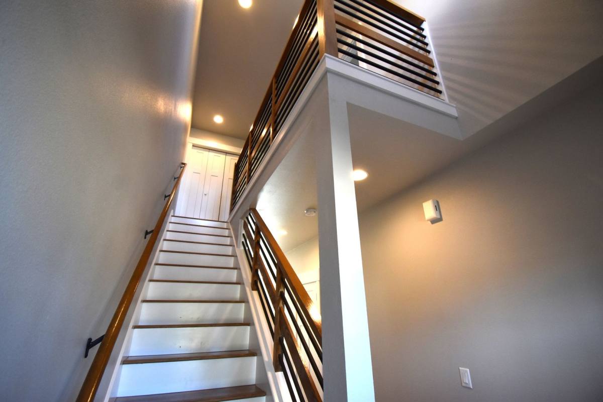 Apartment for rent at 556-558 Harrison St, Lebanon, OR 97355