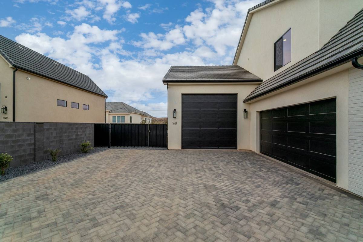House for rent at 1621 W Approach Lane, Saint George, UT 84770