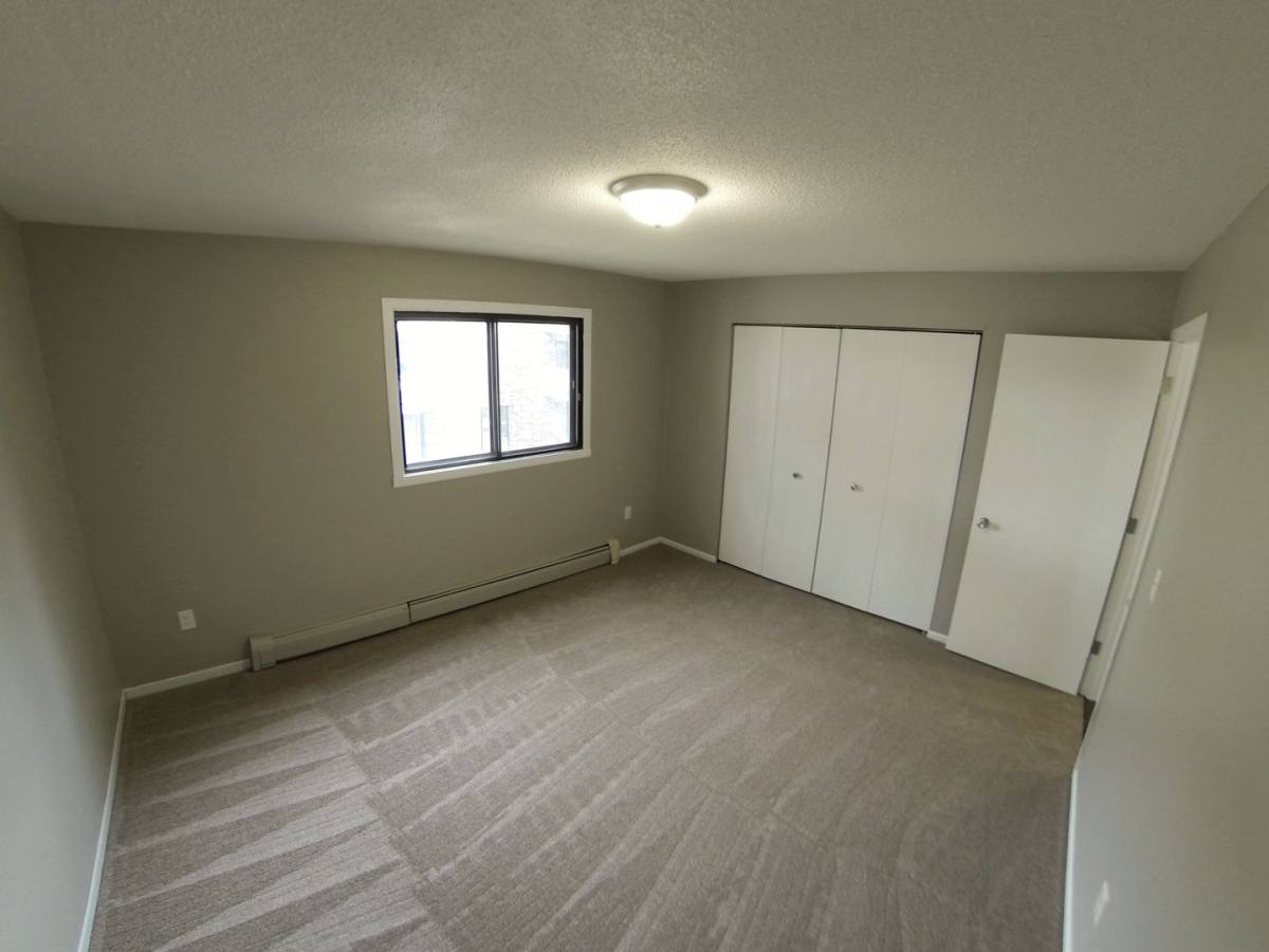 Apartment for rent at 1720 5th Ave NE, East Grand Forks, MN 56721