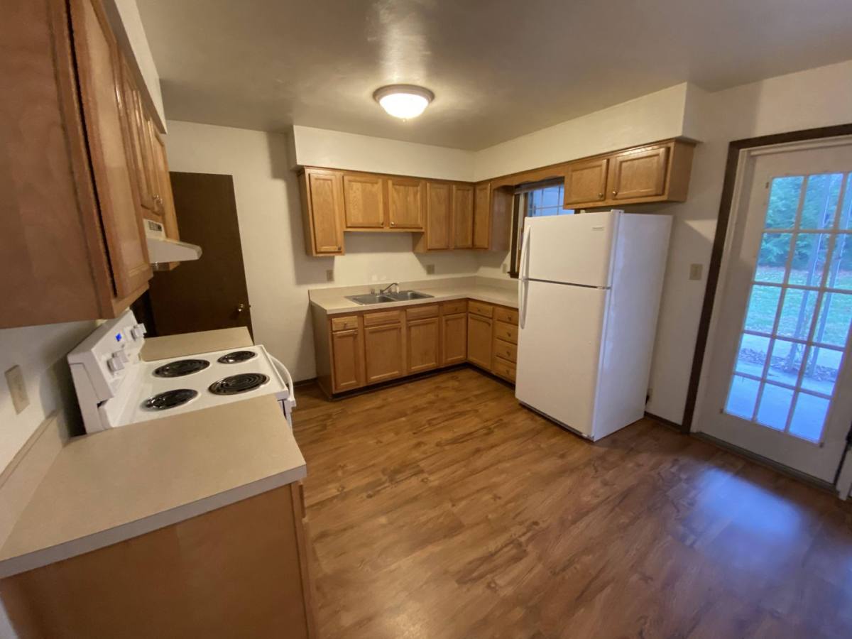 Apartment for rent at 1001 Walnut Ave, Uniontown, PA 15401