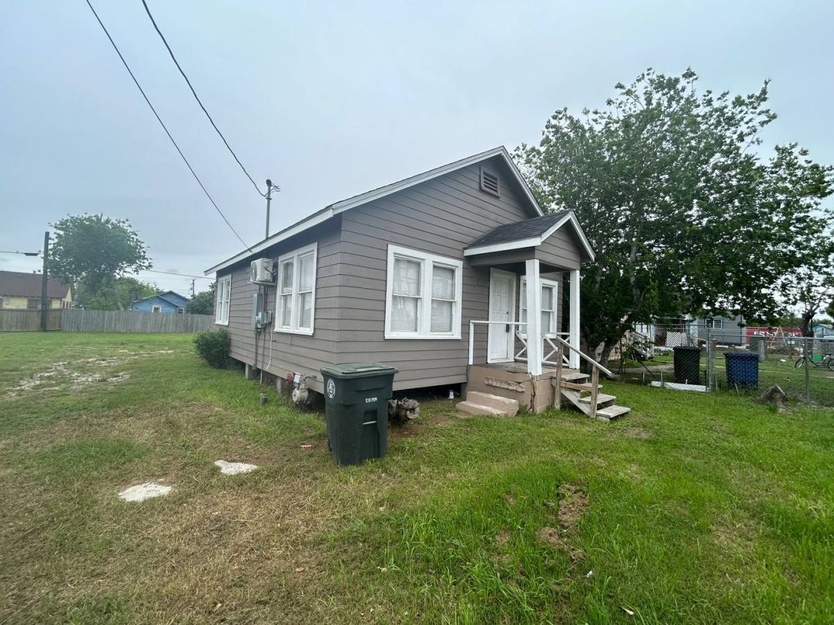 House for rent at 1433 12th St, Corpus Christi, TX 78404