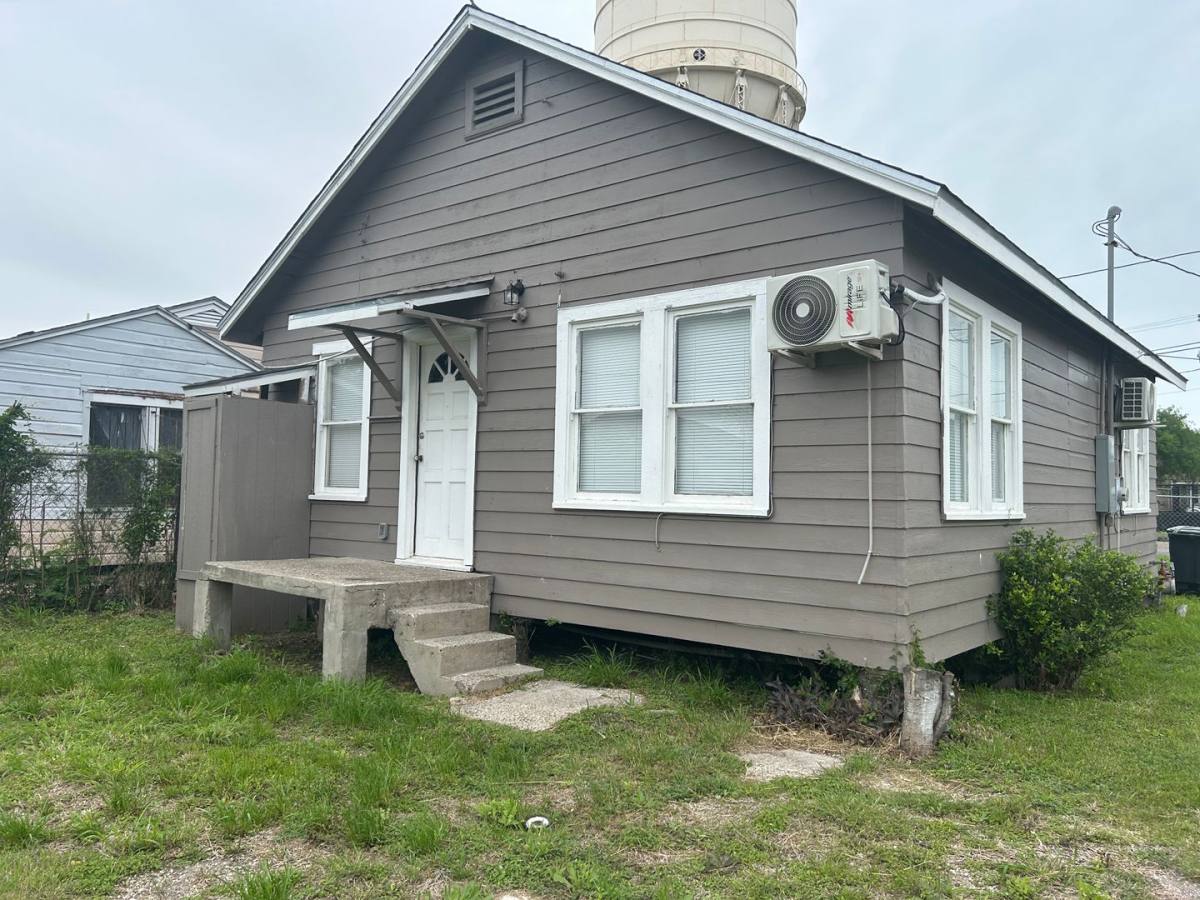 House for rent at 1433 12th St, Corpus Christi, TX 78404