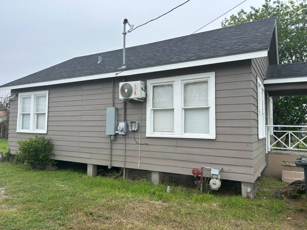 House for rent at 1433 12th St, Corpus Christi, TX 78404