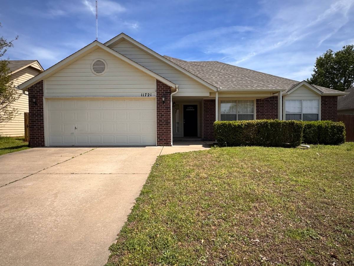 House for rent at 11721 S 104th E Ave, Bixby, OK 74008