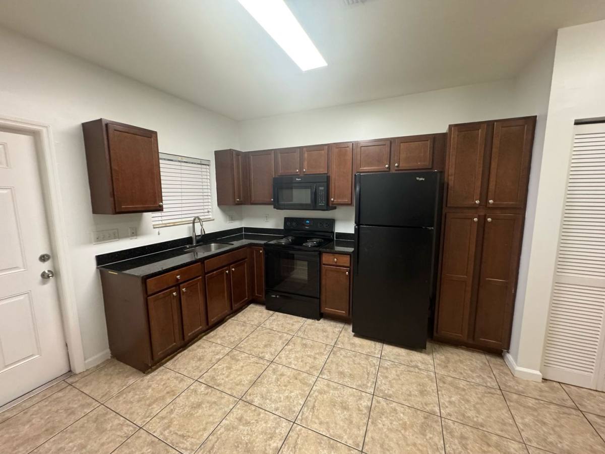 Apartment for rent at 1035 NE 10th Ave, Fort Lauderdale, FL 33304