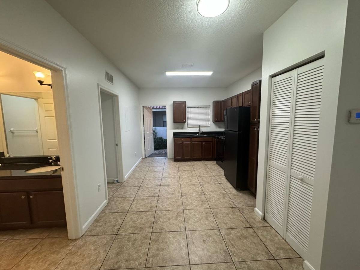 Apartment for rent at 1035 NE 10th Ave, Fort Lauderdale, FL 33304