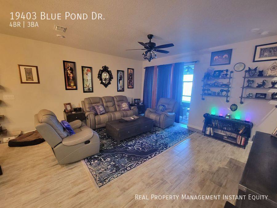 Townhouse for rent at 19403 Blue Pond Dr, Lutz, FL 33558
