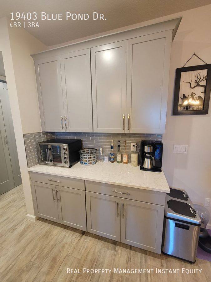 Townhouse for rent at 19403 Blue Pond Dr, Lutz, FL 33558