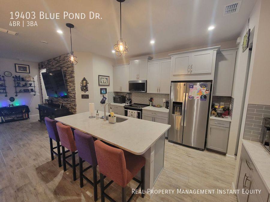 Townhouse for rent at 19403 Blue Pond Dr, Lutz, FL 33558