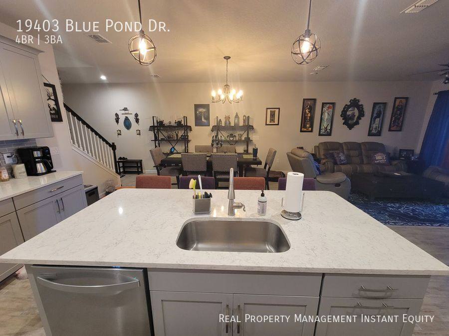 Townhouse for rent at 19403 Blue Pond Dr, Lutz, FL 33558