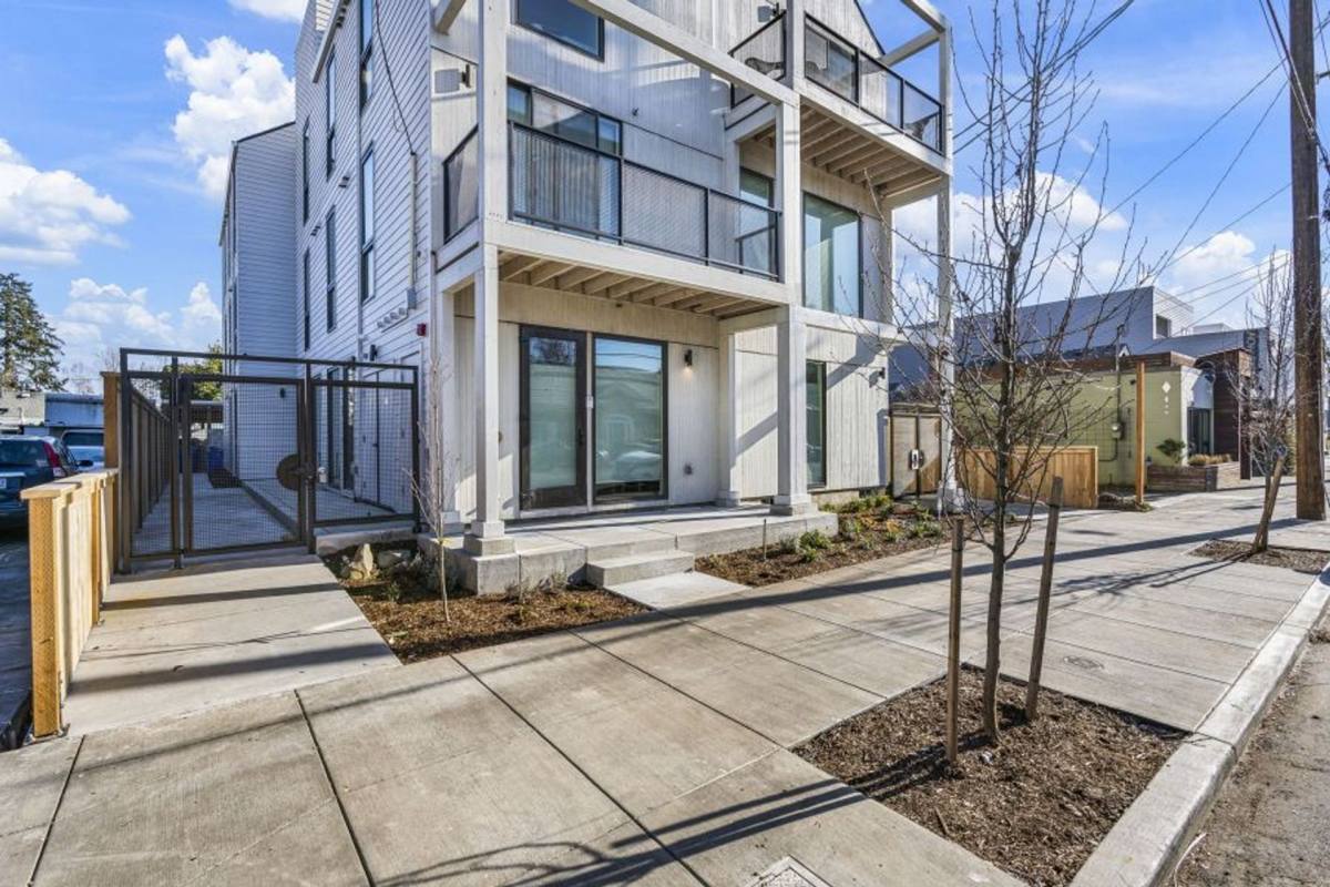 Apartment for rent at 5880 N Greeley Ave, Portland, OR 97217