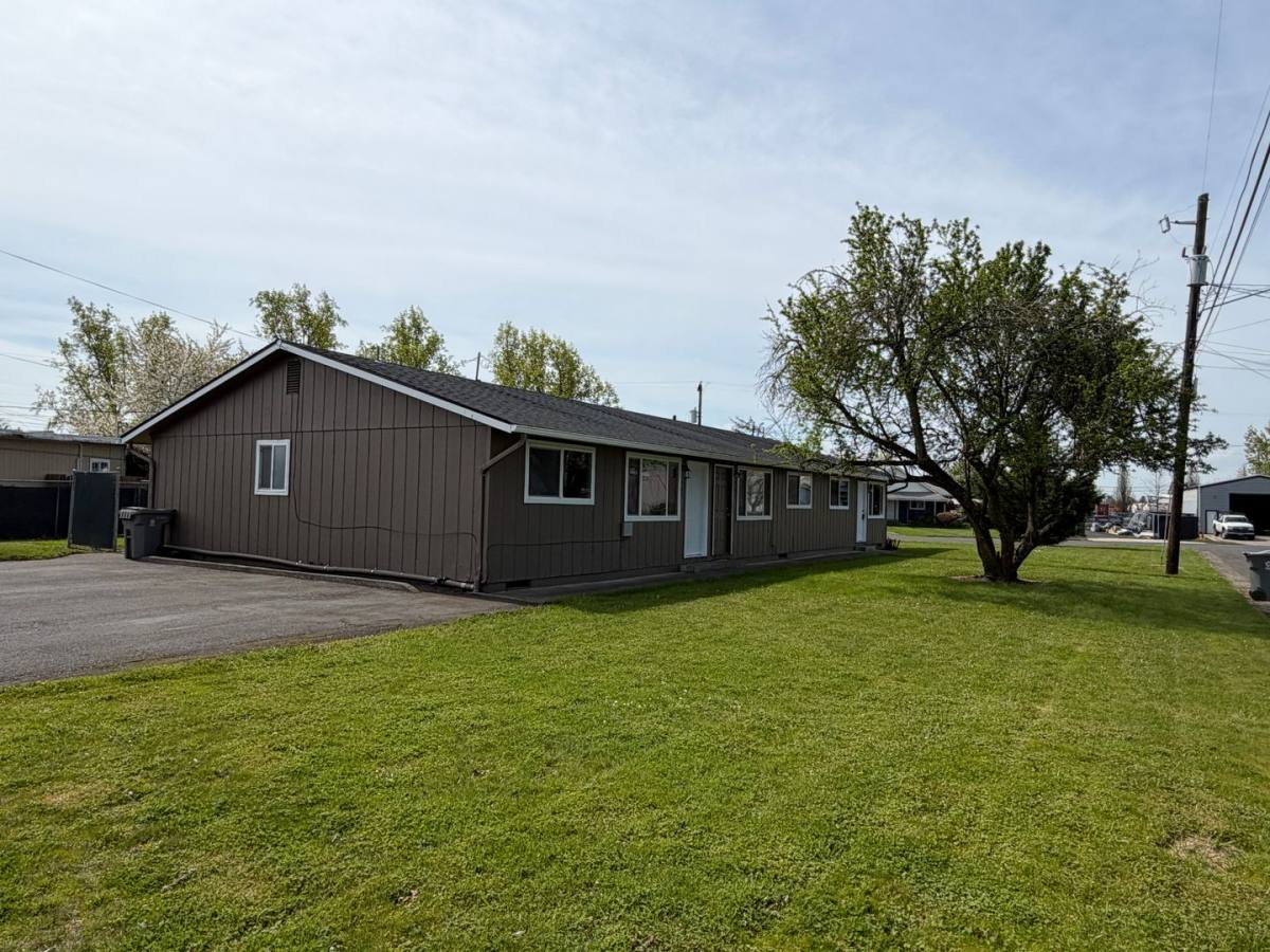 Apartment for rent at 204 14th Ave SE, Albany, OR 97322