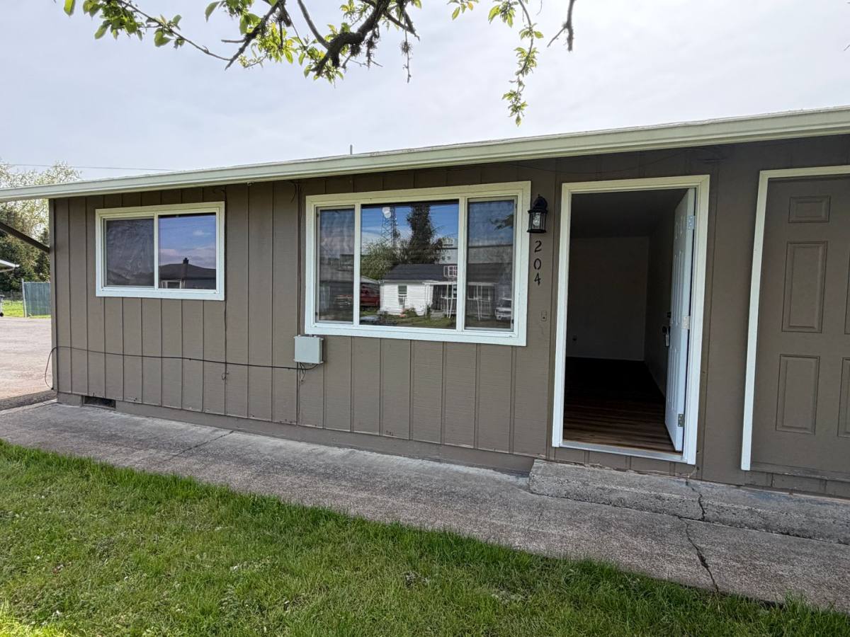 Apartment for rent at 204 14th Ave SE, Albany, OR 97322