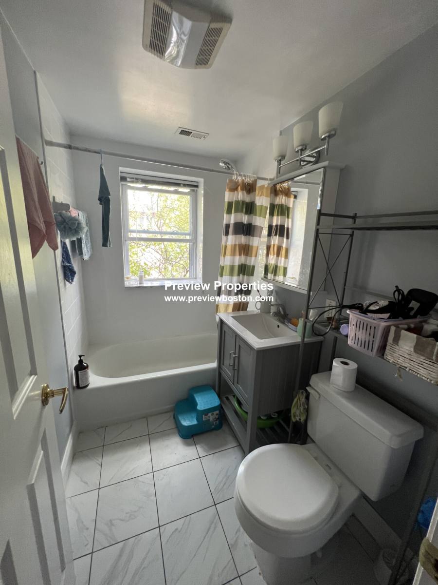 Apartment for rent at 164 Newton St #3, Brighton, MA 02135