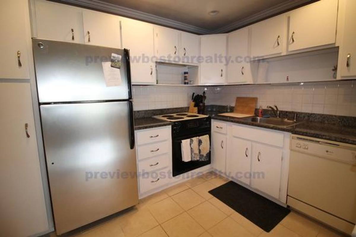 House for rent at 2B Braemore Rd, Brighton, MA 02135