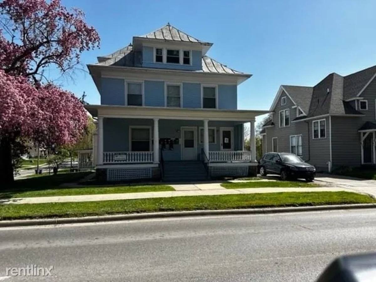 Apartment for rent at 625 E Burlington St, Iowa City, IA 52240