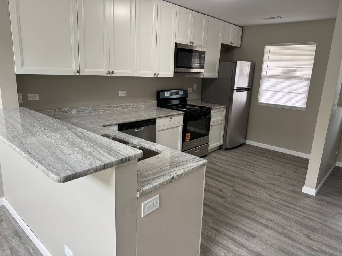 House for rent at 1725 Chrysler Dr, Belvidere, IL 61008