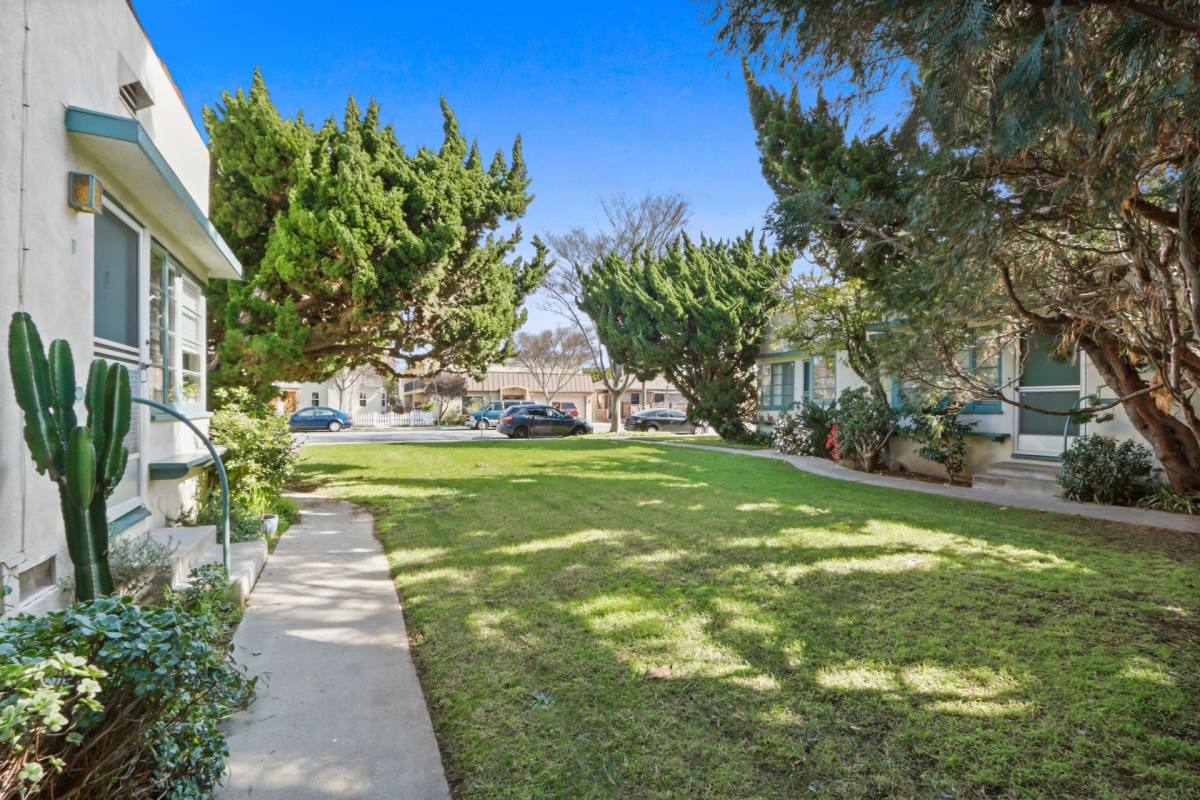Apartment for rent at 2202-2206 20th St, Santa Monica, CA 90405