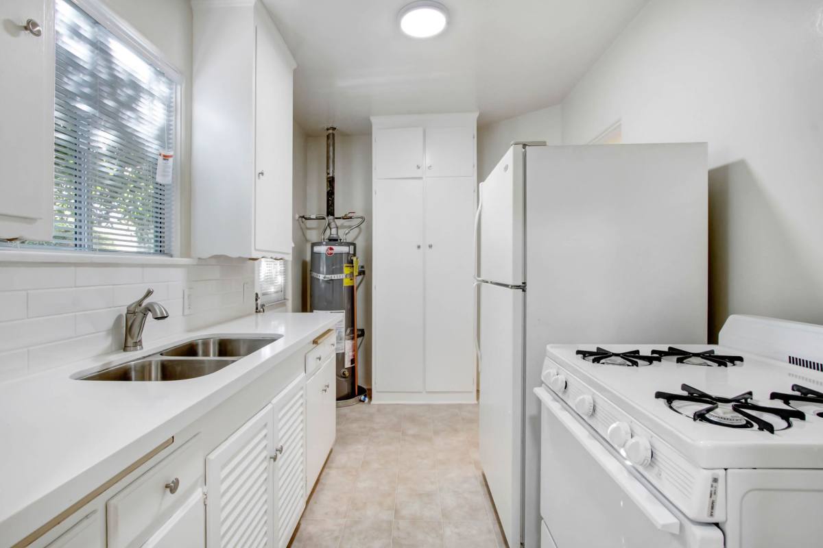Apartment for rent at 2202-2206 20th St, Santa Monica, CA 90405