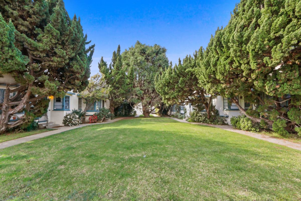 Apartment for rent at 2202-2206 20th St, Santa Monica, CA 90405